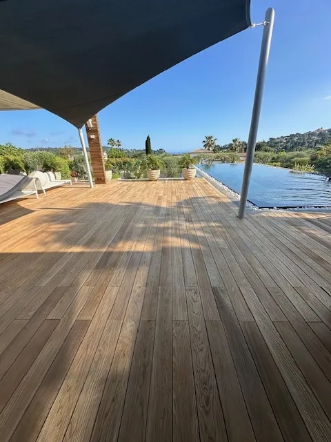 Rénovation de terrasse en bois dans une villa à Mougins, Nice, Azur Rénovation